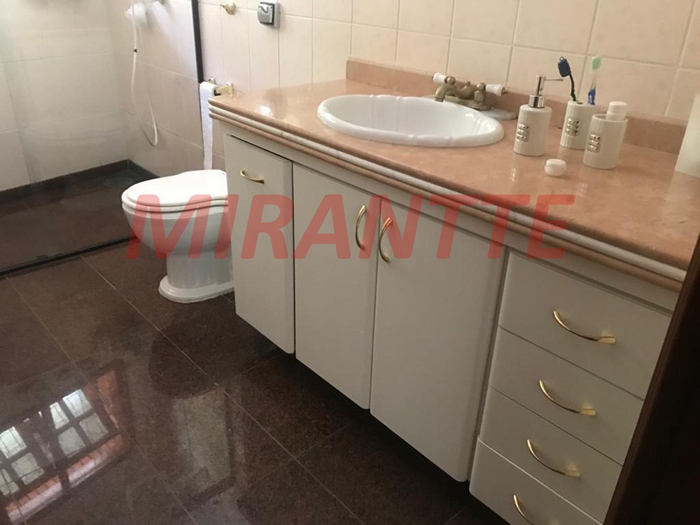 Sobrado de 700m² com 4 quartos em Serra da Cantareira