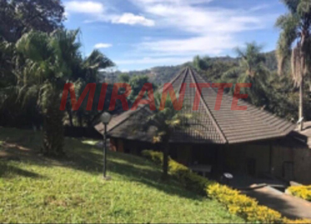 Sobrado de 700m² com 4 quartos em Serra da Cantareira