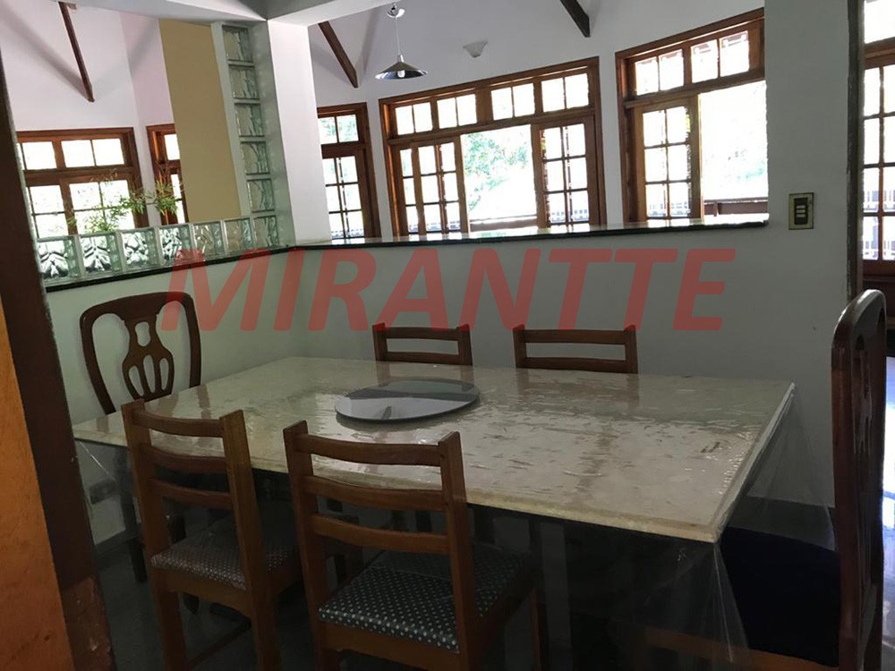 Sobrado de 700m² com 4 quartos em Serra da Cantareira