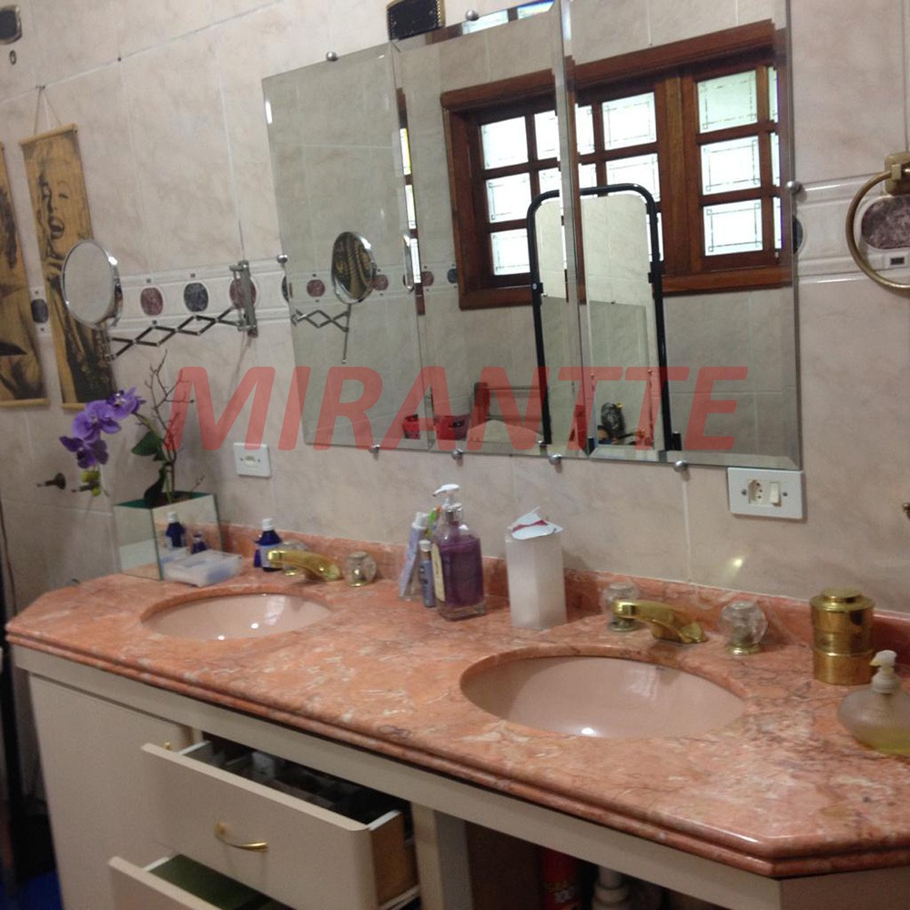 Sobrado de 700m² com 4 quartos em Serra da Cantareira