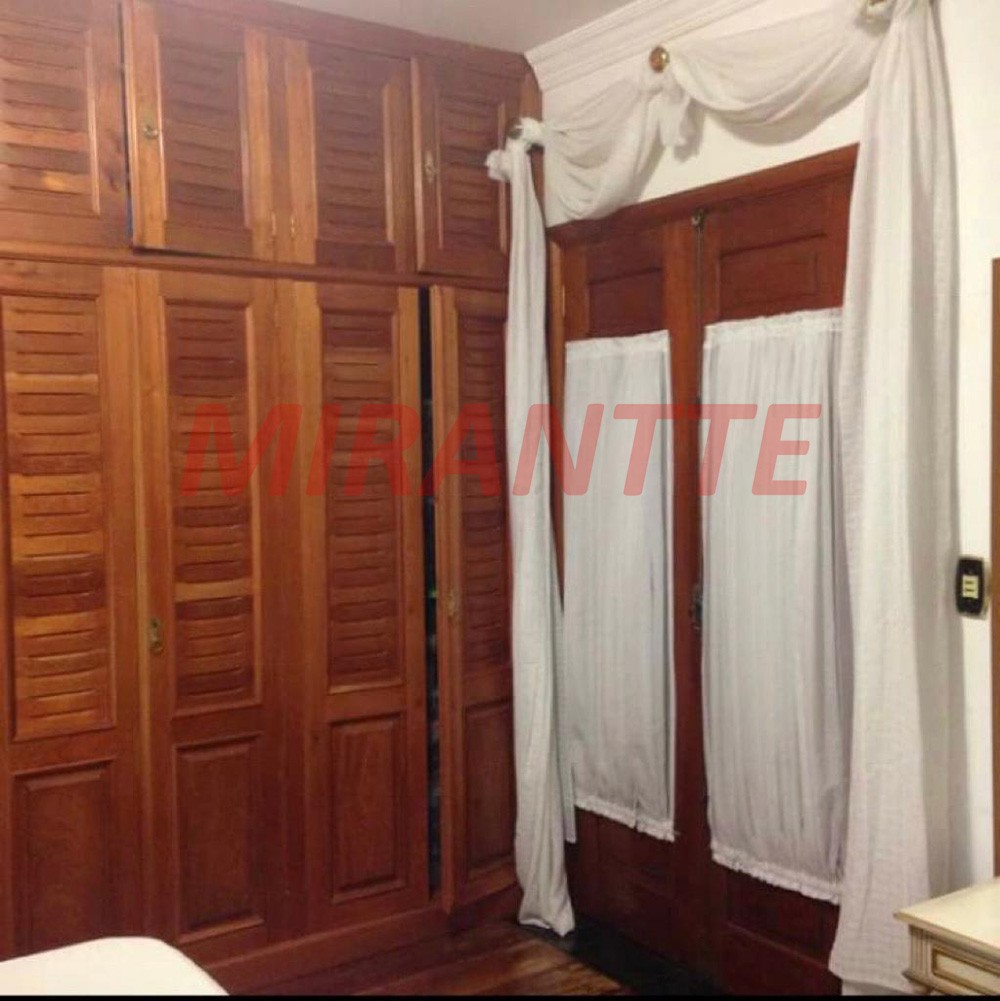 Sobrado de 700m² com 4 quartos em Serra da Cantareira