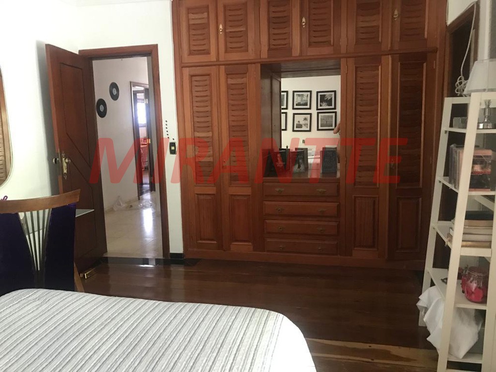 Sobrado de 700m² com 4 quartos em Serra da Cantareira