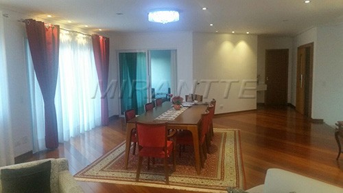 Sobrado de 450m² com 3 quartos em Serra da Cantareira