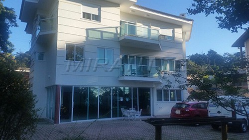 Sobrado de 450m² com 3 quartos em Serra da Cantareira