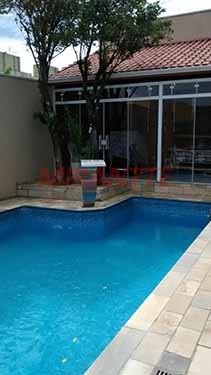 Casa terrea de 300m² com 3 quartos em Vila Galvão
