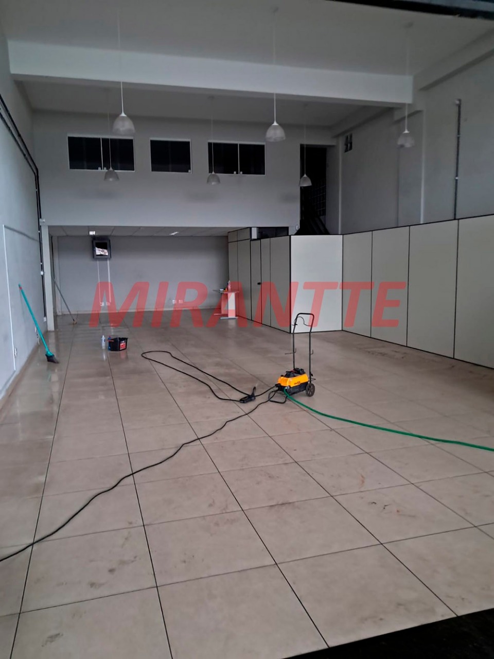 Comercial de 140m² em Água Fria