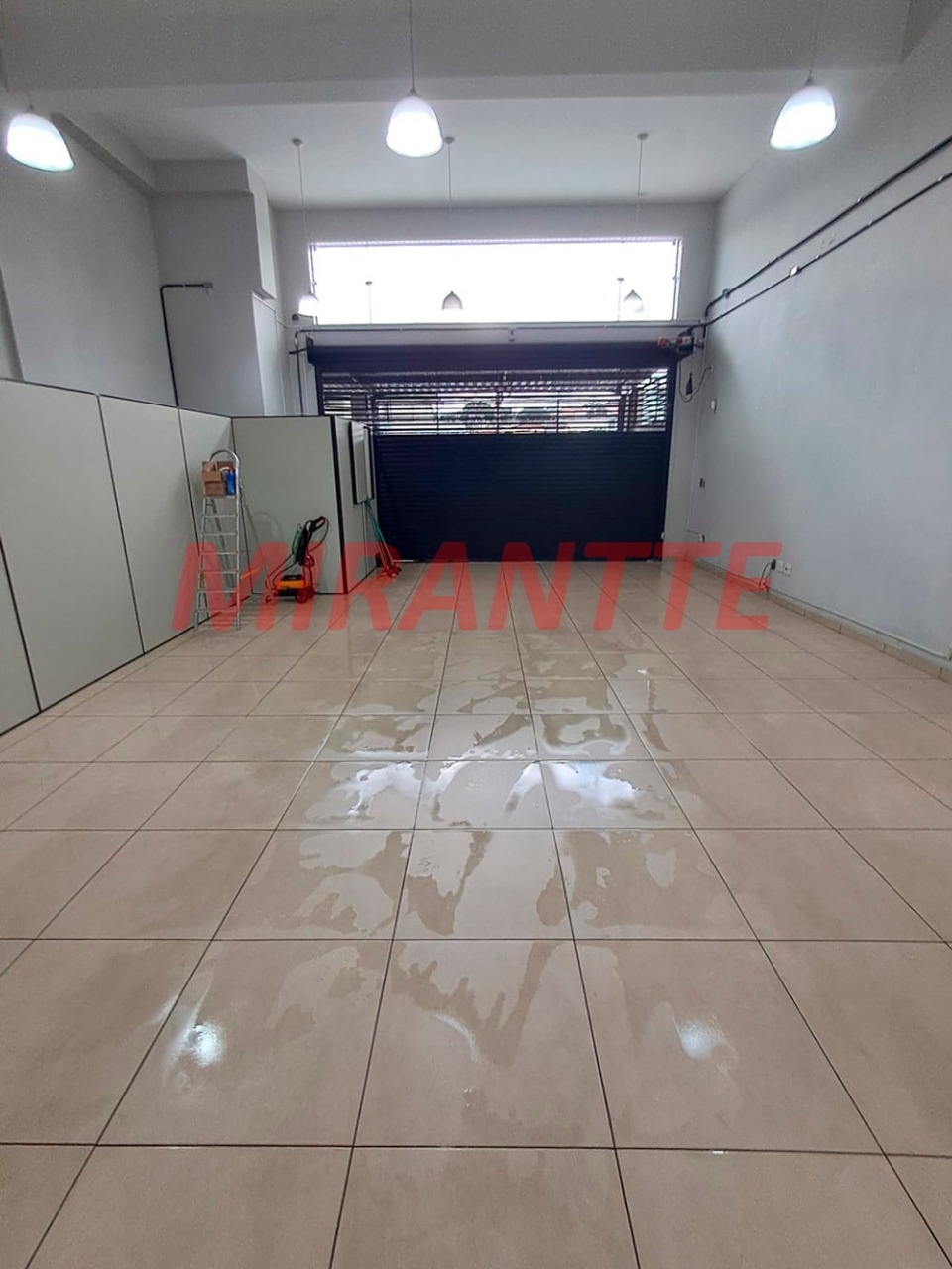 Comercial de 140m² em Água Fria