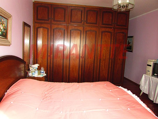 Sobrado de 231.42m² com 3 quartos em Água Fria