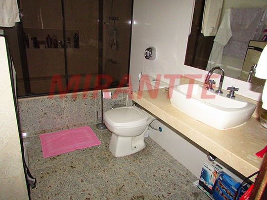Sobrado de 231.42m² com 3 quartos em Água Fria