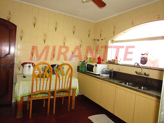 Sobrado de 231.42m² com 3 quartos em Água Fria