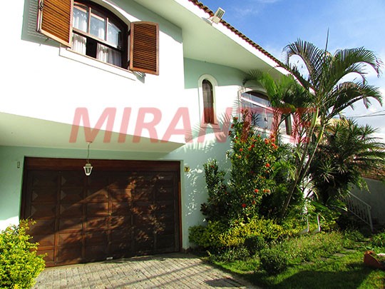 Sobrado de 231.42m² com 3 quartos em Água Fria