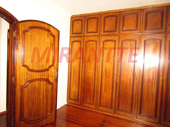Sobrado de 231.42m² com 3 quartos em Água Fria