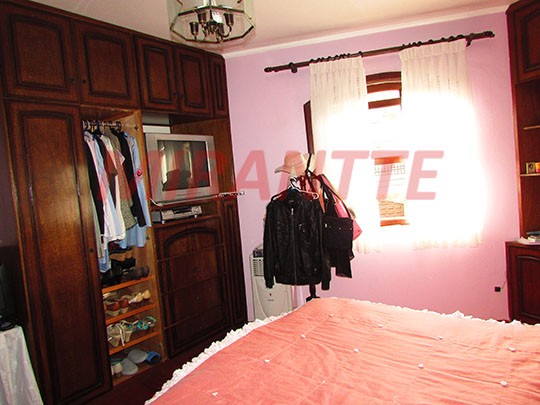 Sobrado de 231.42m² com 3 quartos em Água Fria