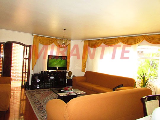 Sobrado de 231.42m² com 3 quartos em Água Fria
