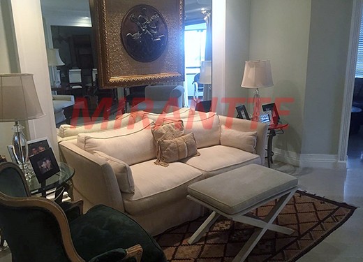 Apartamento de 273m² com 4 quartos em Moema
