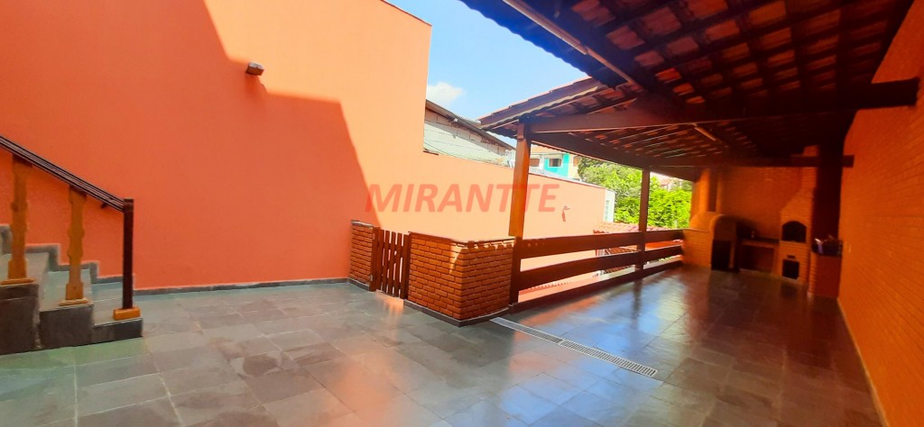 Sobrado de 220m² com 3 quartos em Vila Mazzei