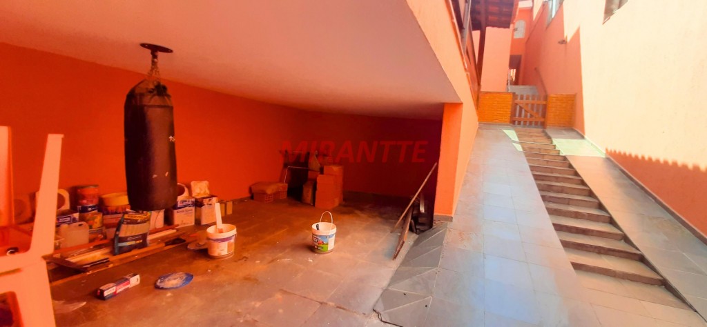 Sobrado de 220m² com 3 quartos em Vila Mazzei