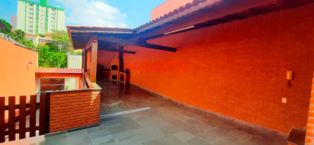 Sobrado de 220m² com 3 quartos em Vila Mazzei