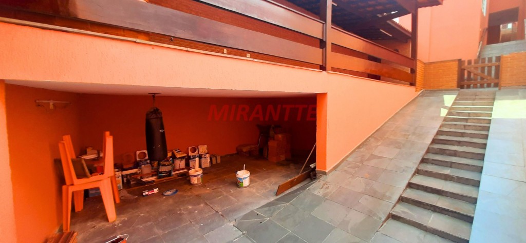 Sobrado de 220m² com 3 quartos em Vila Mazzei