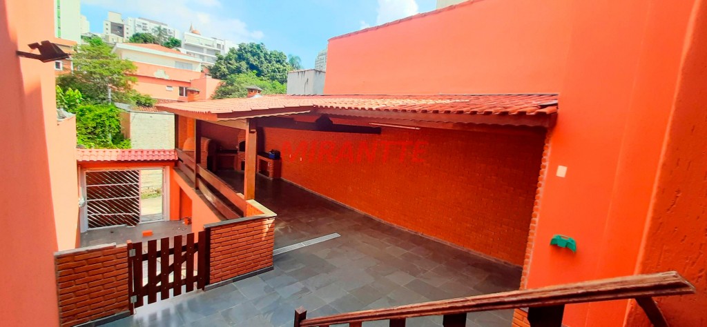 Sobrado de 220m² com 3 quartos em Vila Mazzei