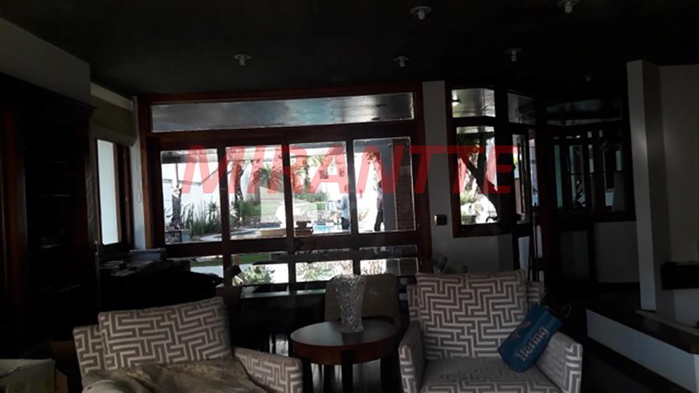 Sobrado de 600m² com 4 quartos em Jardim Floresta