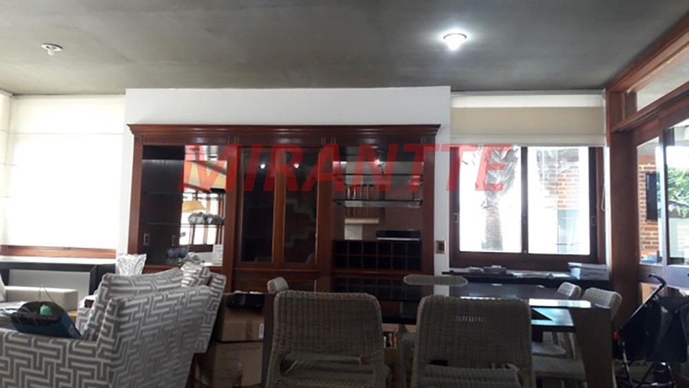 Sobrado de 600m² com 4 quartos em Jardim Floresta