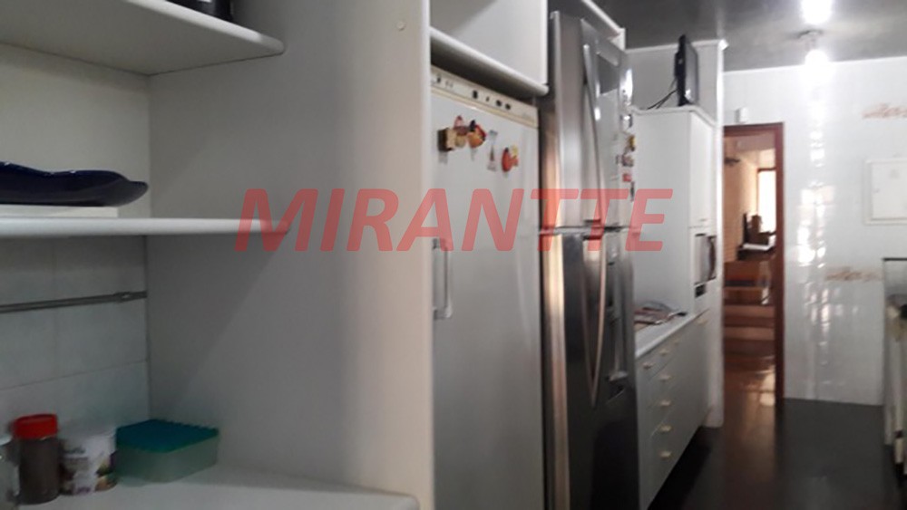 Sobrado de 600m² com 4 quartos em Jardim Floresta