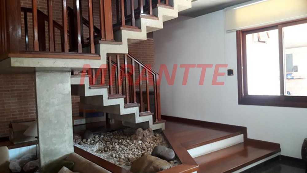 Sobrado de 600m² com 4 quartos em Jardim Floresta