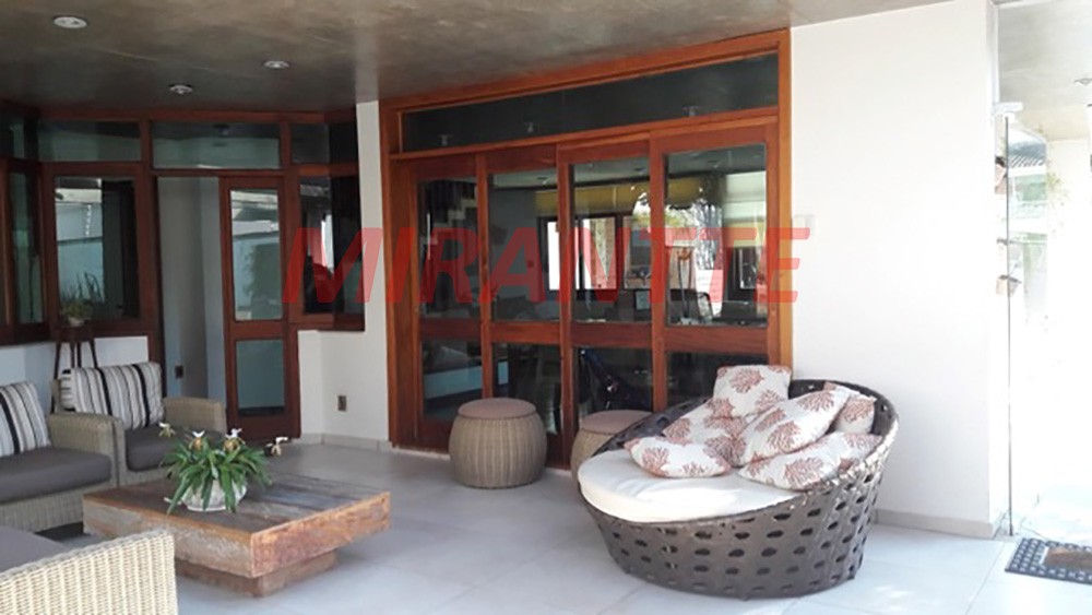 Sobrado de 600m² com 4 quartos em Jardim Floresta