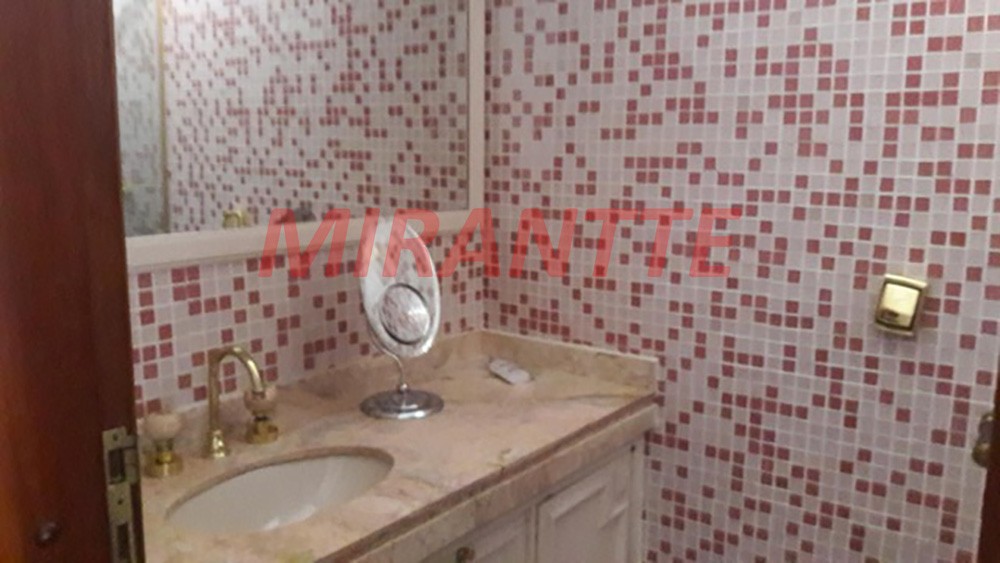 Sobrado de 600m² com 4 quartos em Jardim Floresta