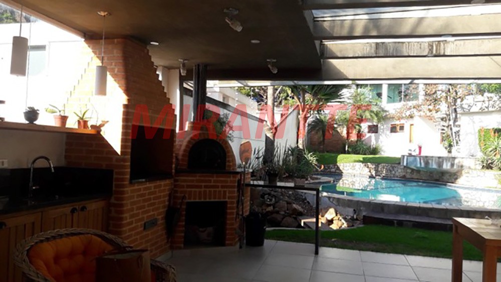Sobrado de 600m² com 4 quartos em Jardim Floresta