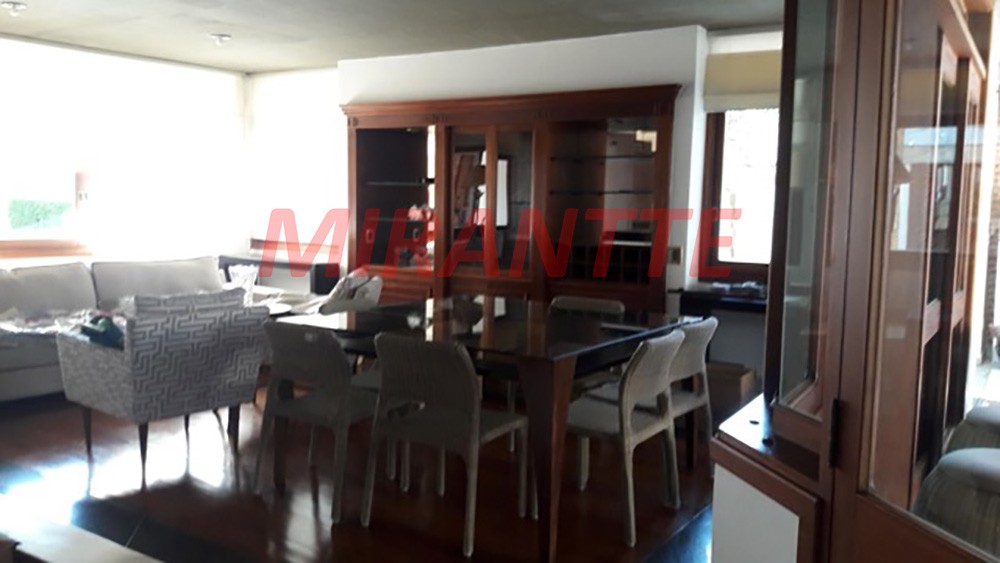 Sobrado de 600m² com 4 quartos em Jardim Floresta
