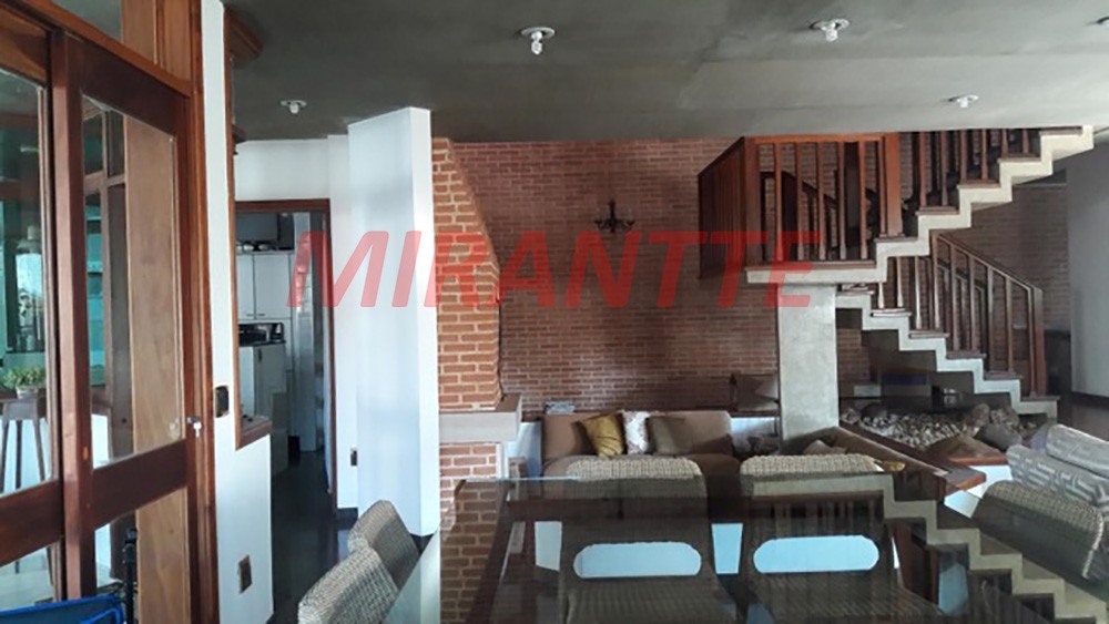 Sobrado de 600m² com 4 quartos em Jardim Floresta
