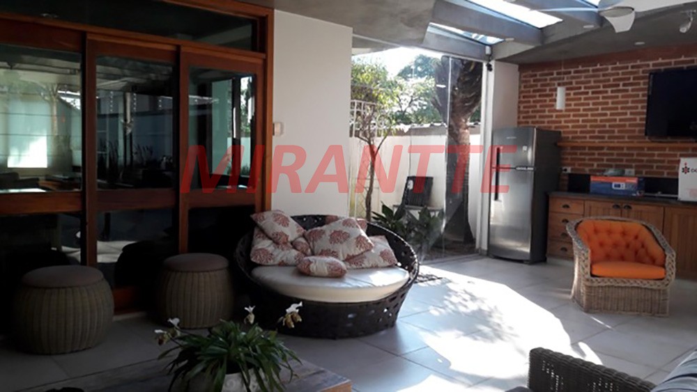 Sobrado de 600m² com 4 quartos em Jardim Floresta