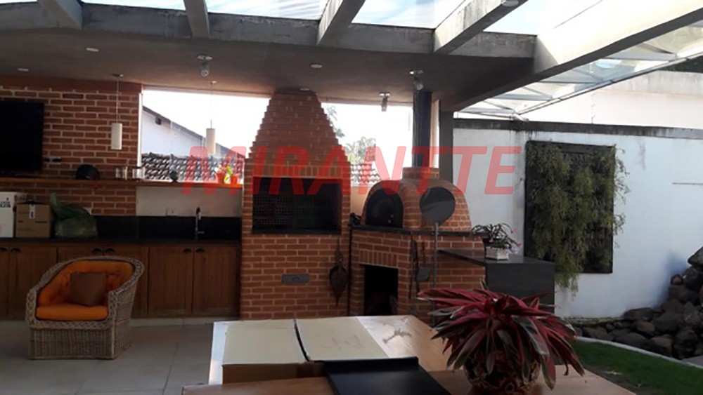 Sobrado de 600m² com 4 quartos em Jardim Floresta