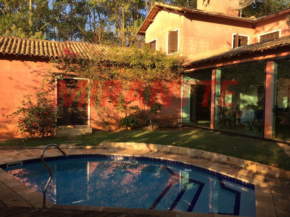 Sobrado de 350m² com 5 quartos em Serra Da Cantareira