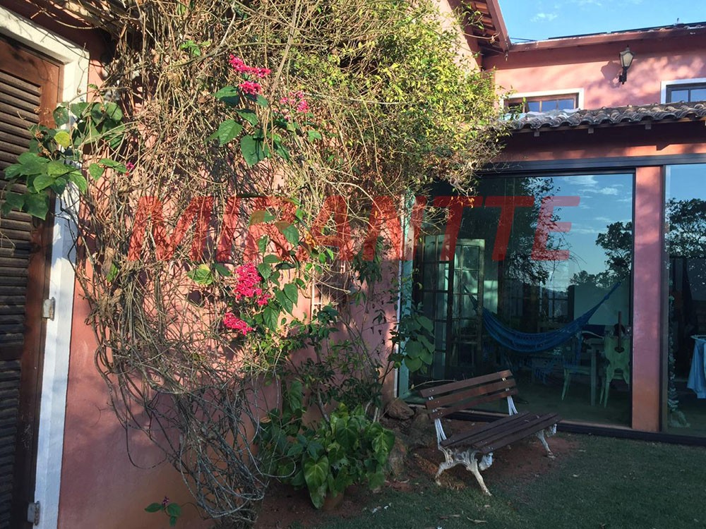 Sobrado de 350m² com 5 quartos em Serra Da Cantareira