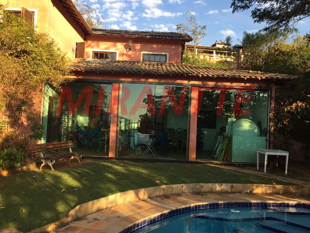 Sobrado de 350m² com 5 quartos em Serra Da Cantareira
