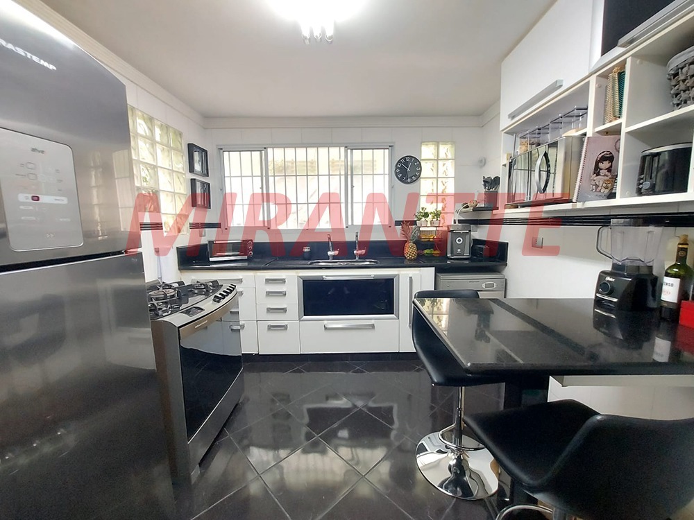 Sobrado de 260m² com 3 quartos em Imirim