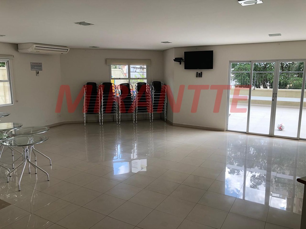 Apartamento de 57m² com 2 quartos em Santa Teresinha