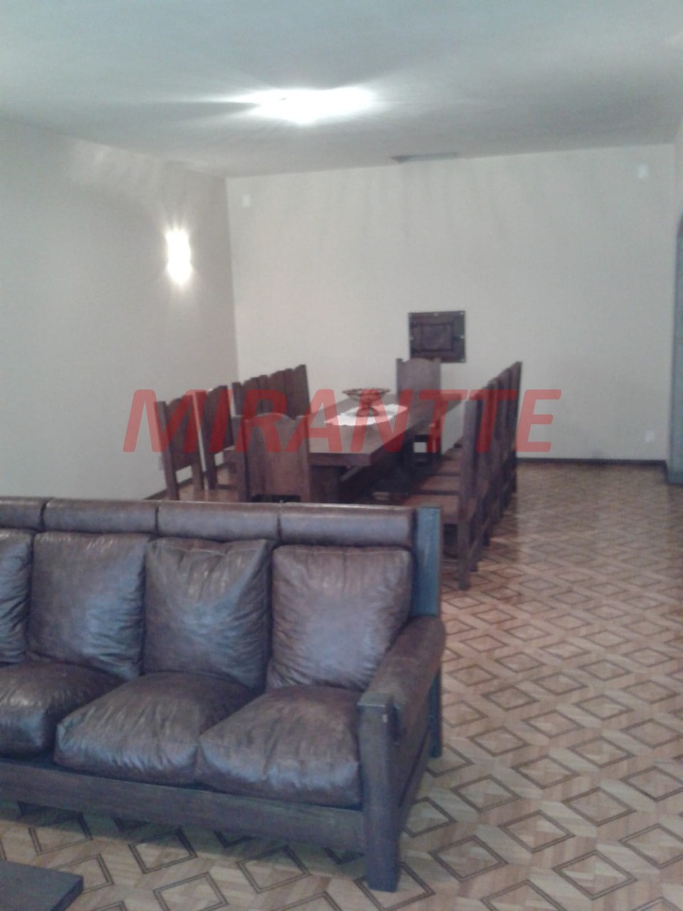 Sobrado de 498m² com 4 quartos em Tremembe