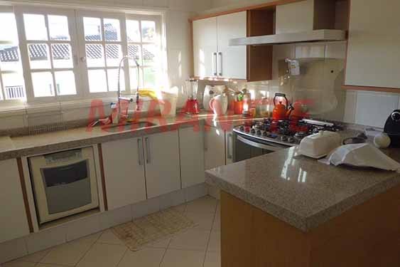 Sobrado de 300m² com 4 quartos em Tremembe