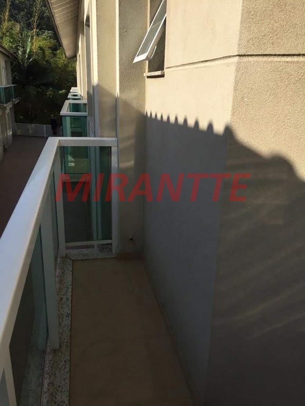 Cond. fechado com 3 quartos em Tremembe