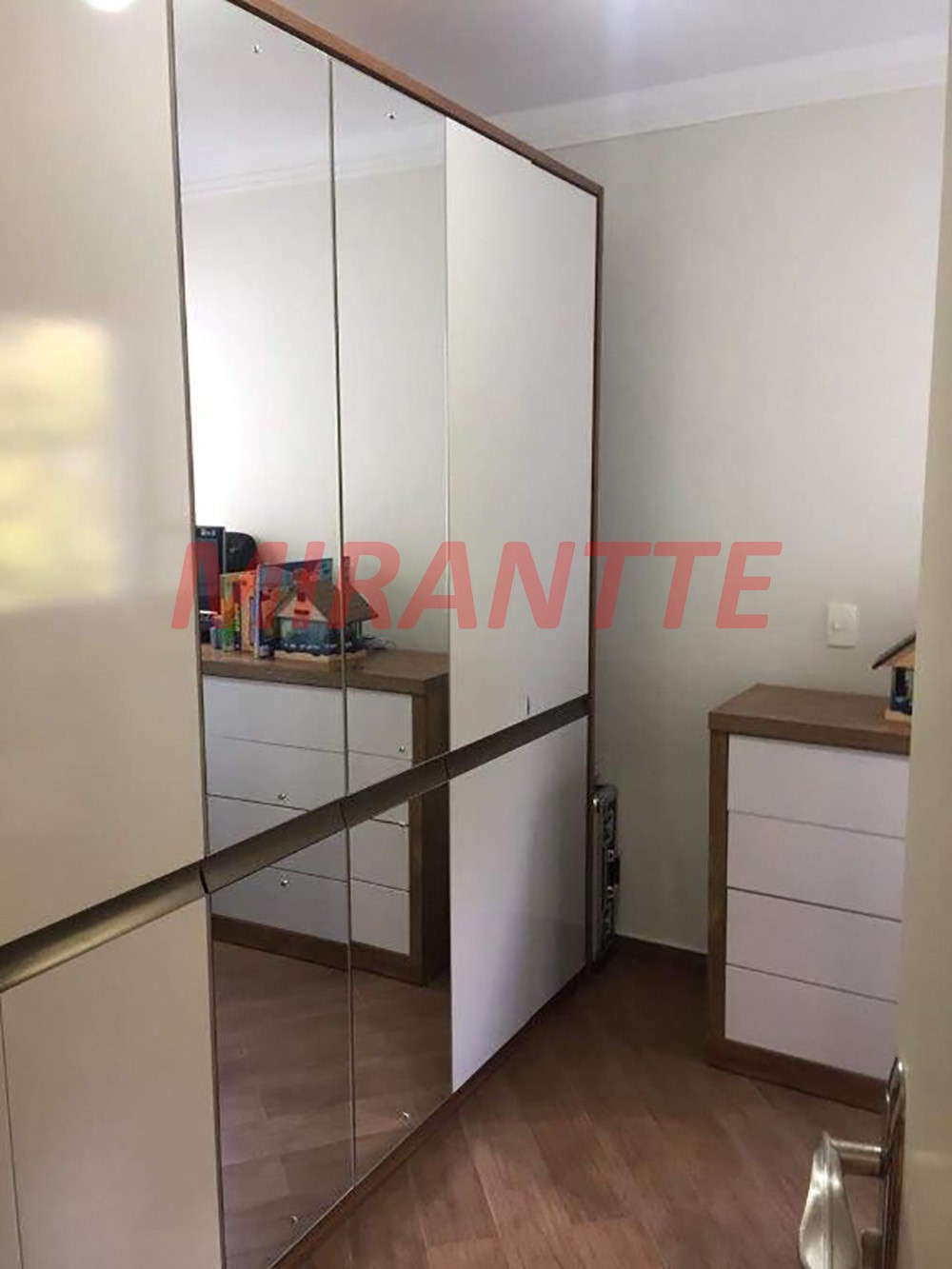 Cond. fechado com 3 quartos em Tremembe