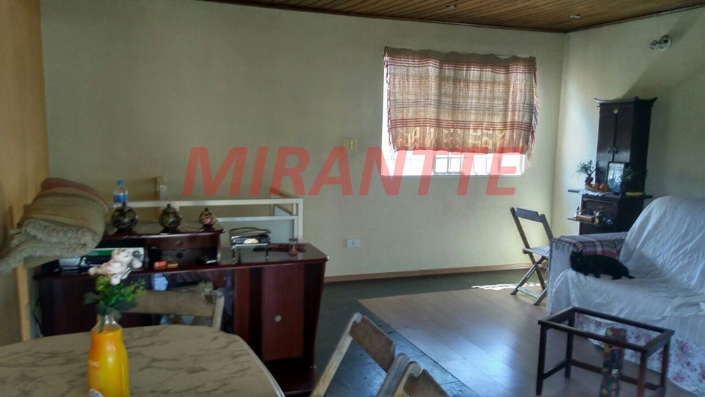 Sobrado de 240m² com 3 quartos em Santa Terezinha
