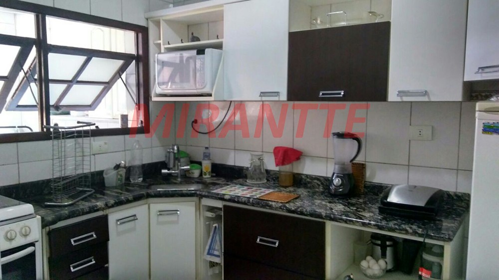 Sobrado de 240m² com 3 quartos em Santa Terezinha