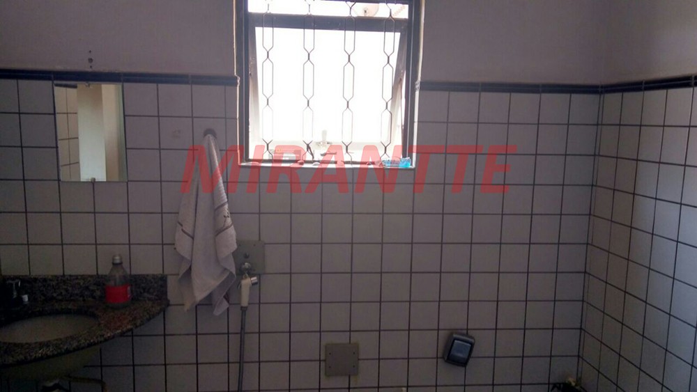 Sobrado de 240m² com 3 quartos em Santa Terezinha