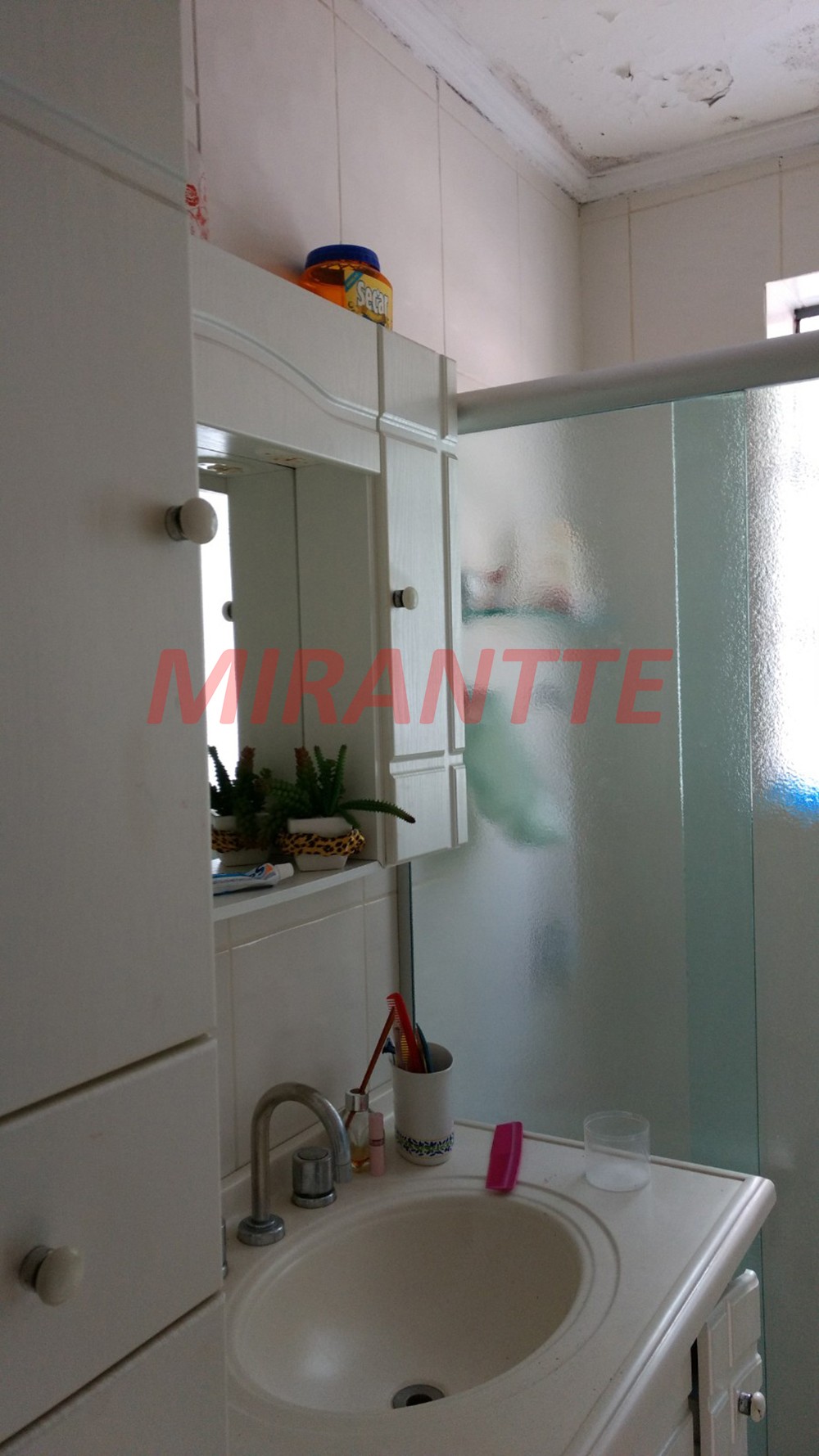 Sobrado de 210m² com 3 quartos em Água Fria