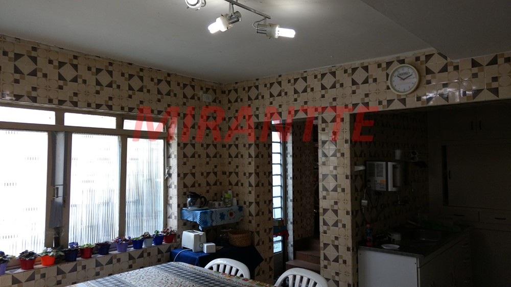Sobrado de 210m² com 3 quartos em Água Fria