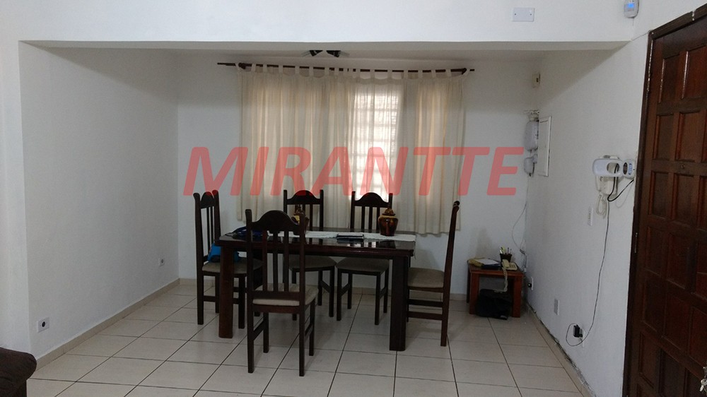 Sobrado de 210m² com 3 quartos em Água Fria